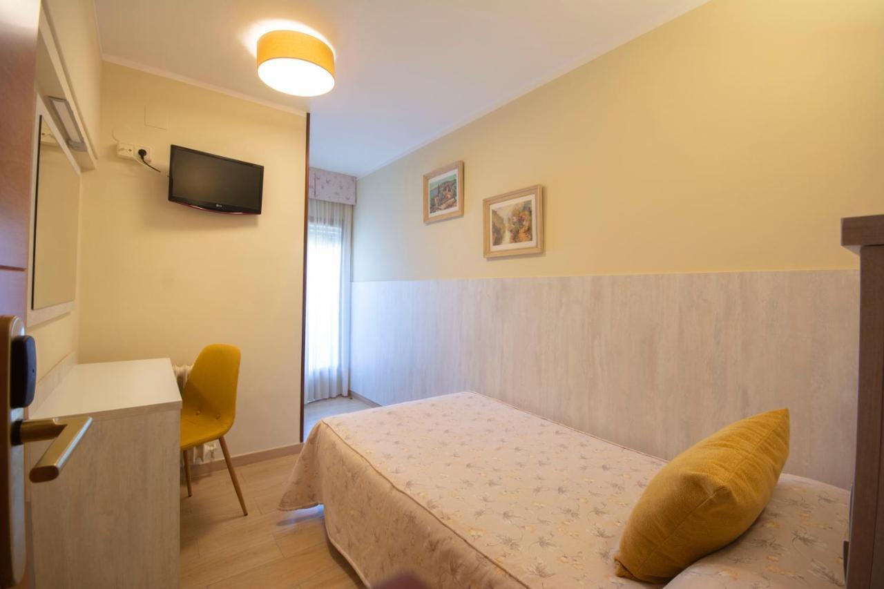 Hostal Noguera Hotel Llavorsí Екстериор снимка
