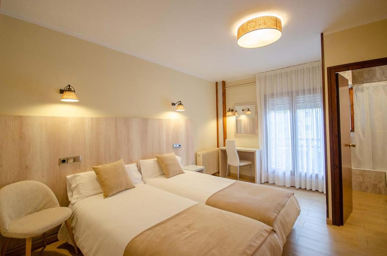 Hostal Noguera Hotel Llavorsí Екстериор снимка