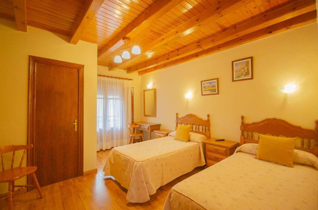 Hostal Noguera Hotel Llavorsí Екстериор снимка